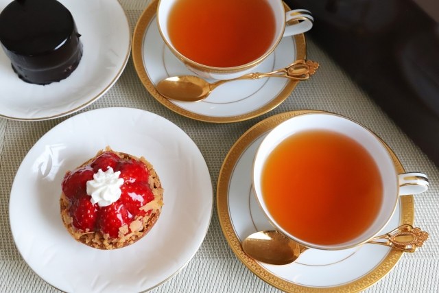 紅茶と苺のタルトのティータイム