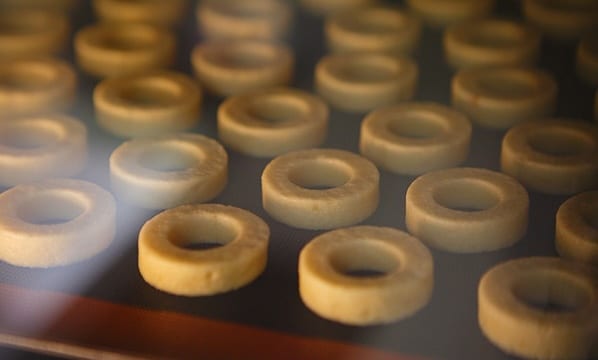 和三盆リングサブレ|縁をつなぐリング(円)のお菓子