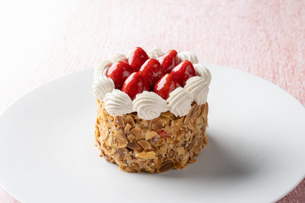 苺のミルフィーユ｜サクサクとしたパイ生地と生クリーム