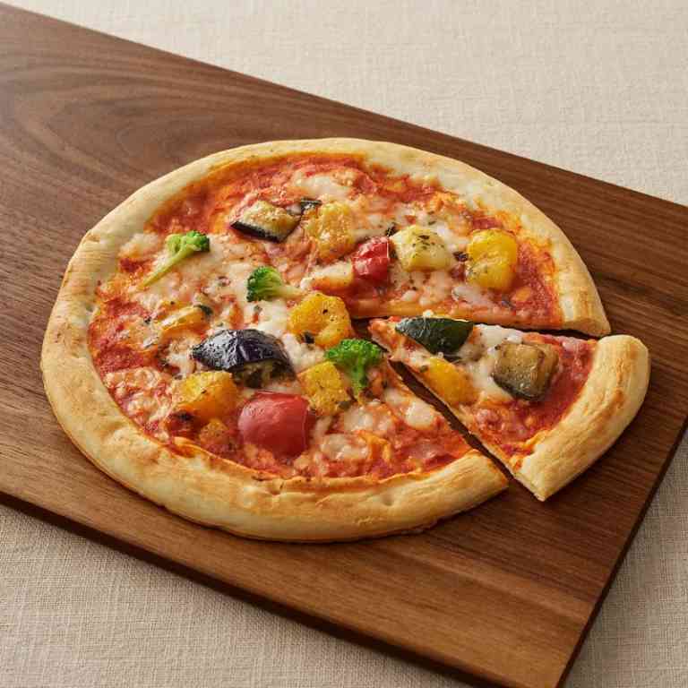 素材を生かしたベジタブルピザ　彩り野菜のピザ
