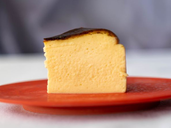SPAIN BAR VALESTAのバスクチーズケーキ