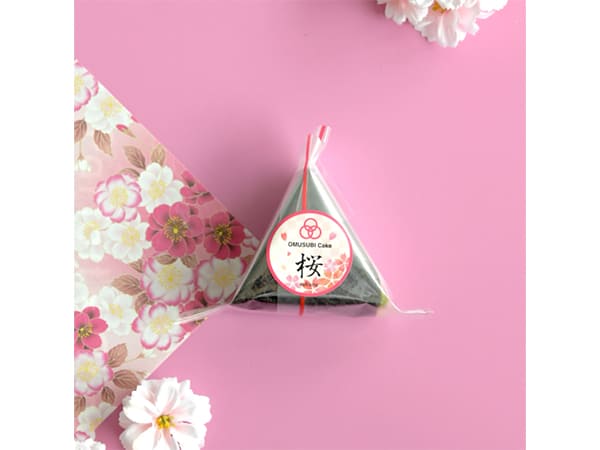 あん＆お餅入りの「OMUSUBI Cake [桜]」