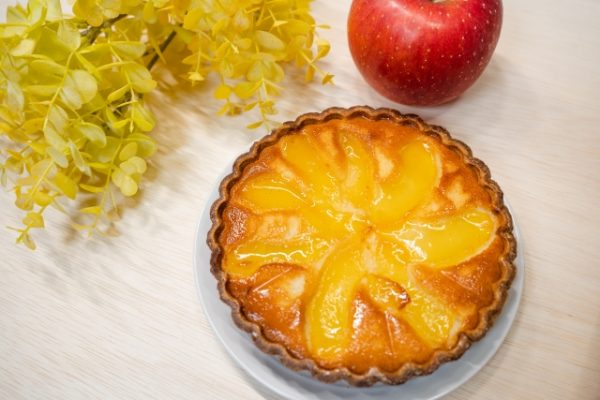 【coromo-cya-ya】季節の恵みを味わうりんごのタルト
