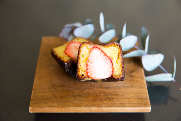 カヌレ専門店 boB　五感で味わう“半熟カヌレ”