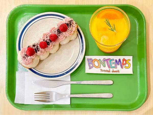 BONTEMPS（ボンタン） トレーに乗ったドーナツとドリンク