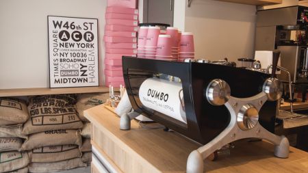 DUMBO Doughnuts and Coffee　店内
