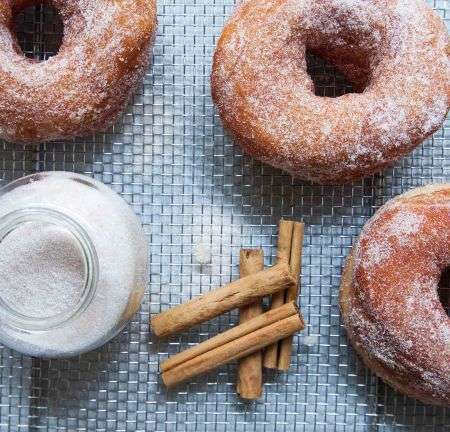 DUMBO Doughnuts and Coffee　CINNAMON SUGAR