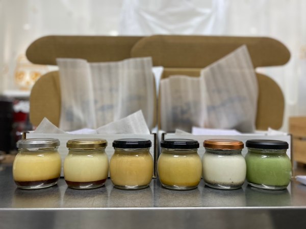 無添加プリン専門店 サンスマイル　かため、プレーン、キャラメル、パンプキンシナモン、黒ごまきなこ、有機抹茶