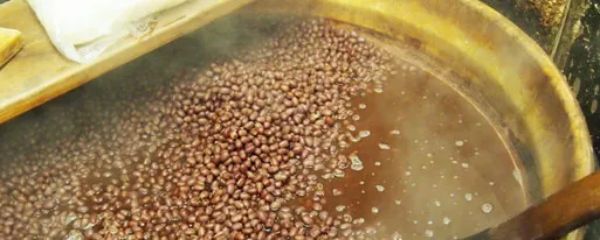 越後鶴屋　餡を煮る